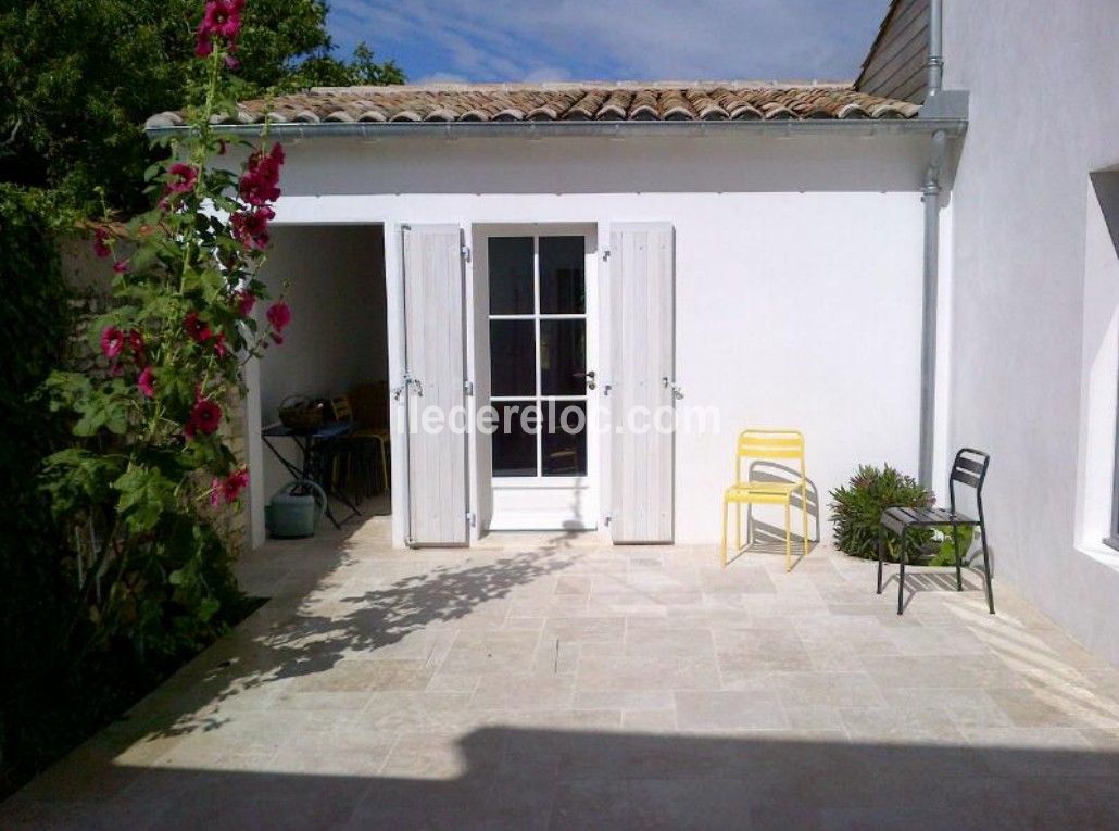 Photo 4: An accomodation located in La Couarde-sur-mer on ile de R&eacute;.