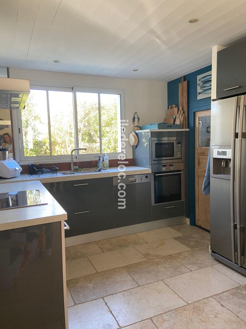 Photo 7: An accomodation located in La Couarde-sur-mer on ile de R&eacute;.