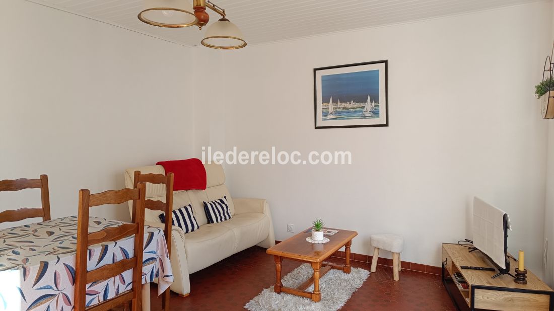 Photo 8: An accomodation located in La Flotte-en-R&eacute; on ile de R&eacute;.