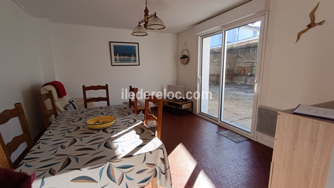 Photo 7: An accomodation located in La Flotte-en-R&eacute; on ile de R&eacute;.