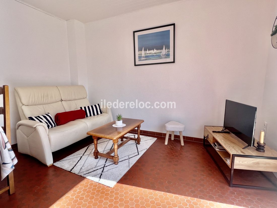 Photo 6: An accomodation located in La Flotte-en-R&eacute; on ile de R&eacute;.