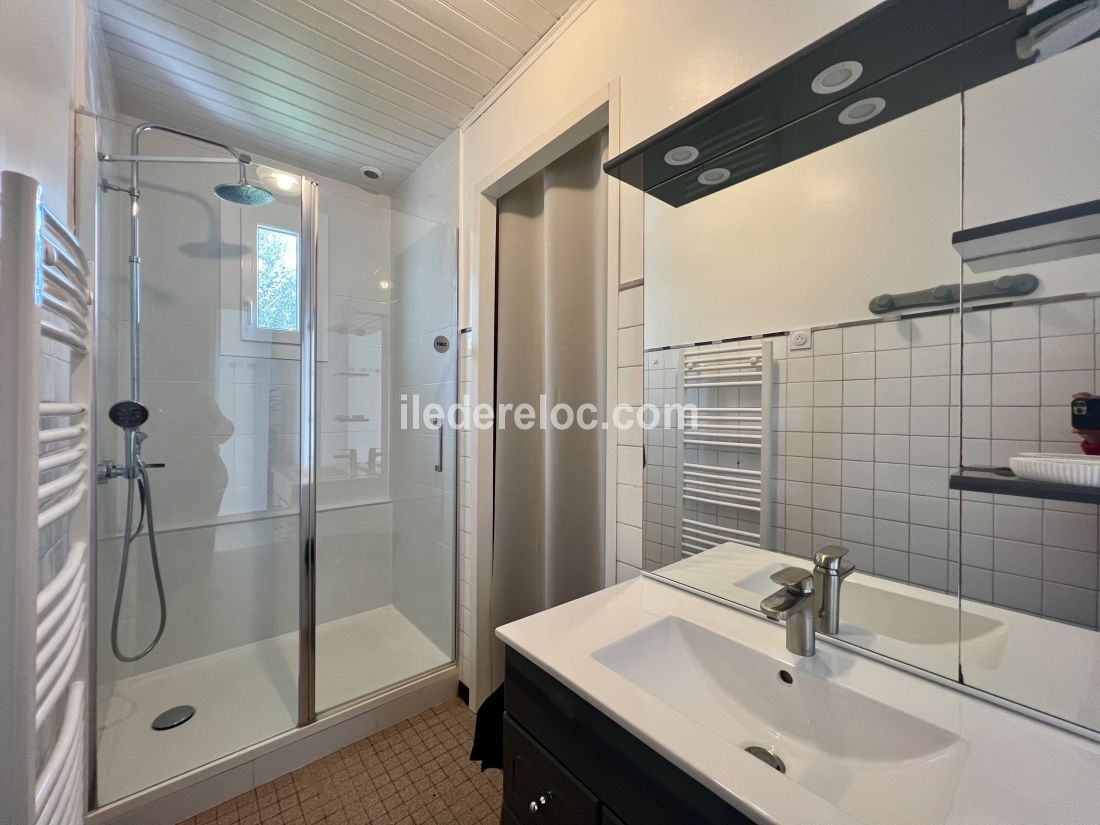 Photo 13: An accomodation located in La Flotte-en-R&eacute; on ile de R&eacute;.