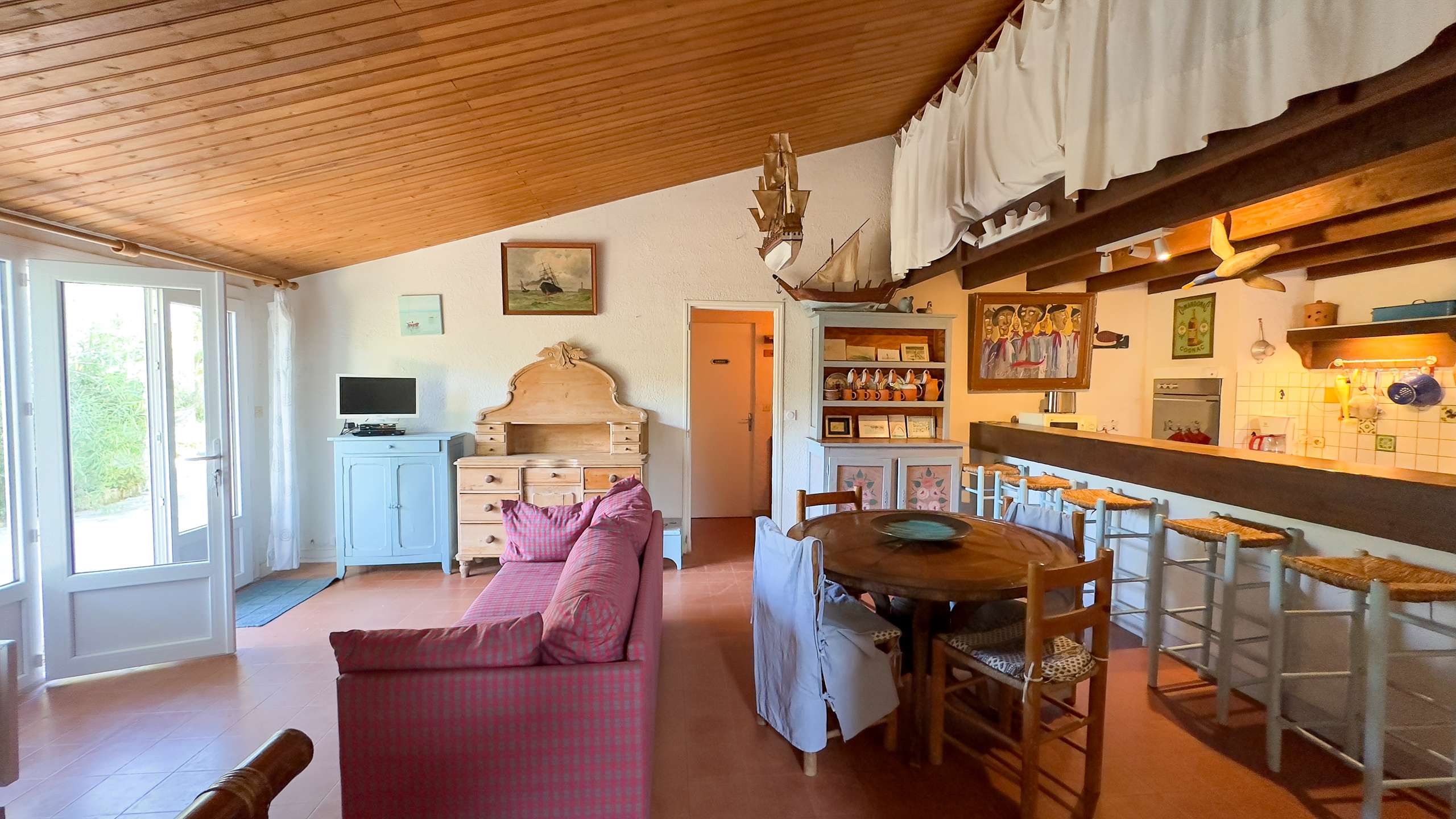 Photo 6: An accomodation located in Le Bois-Plage-en-Ré on ile de Ré.