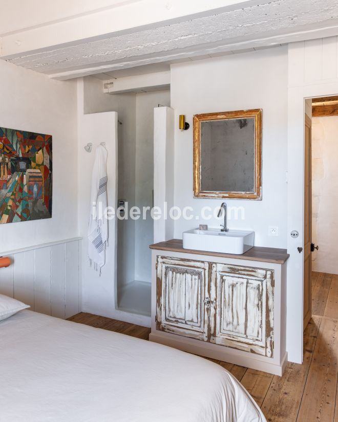 Photo 16: An accomodation located in Ars en R&eacute; on ile de R&eacute;.