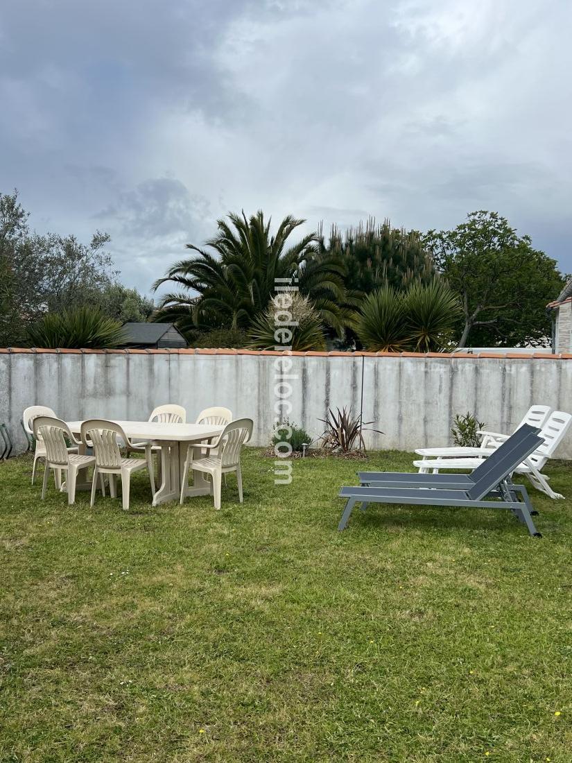 Photo 21: An accomodation located in La Flotte-en-Ré on ile de Ré.