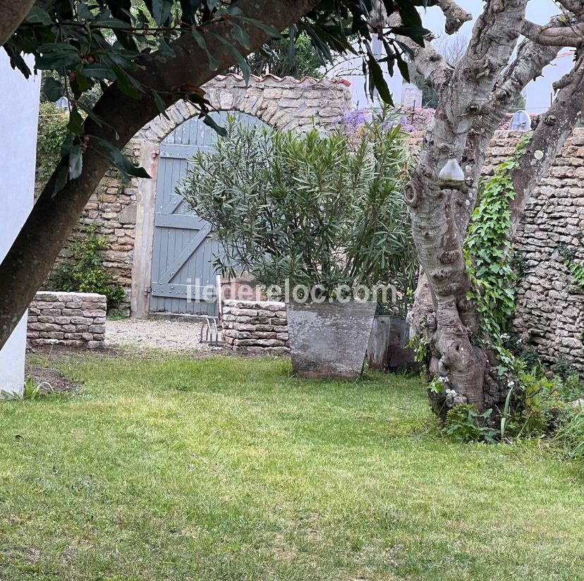 Photo 4: An accomodation located in Les Portes-en-Ré on ile de Ré.