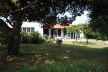 Ile de Ré:Family house, 2 bedrooms, large garden, very quiet.