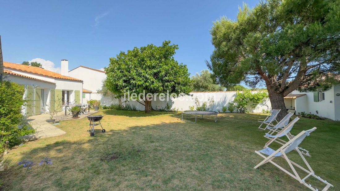 Photo 17: An accomodation located in La Couarde-sur-mer on ile de Ré.