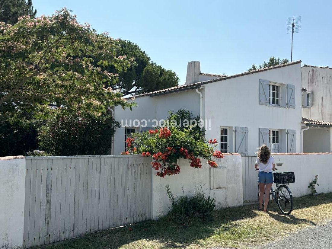 Photo 21: An accomodation located in La Couarde-sur-mer on ile de Ré.