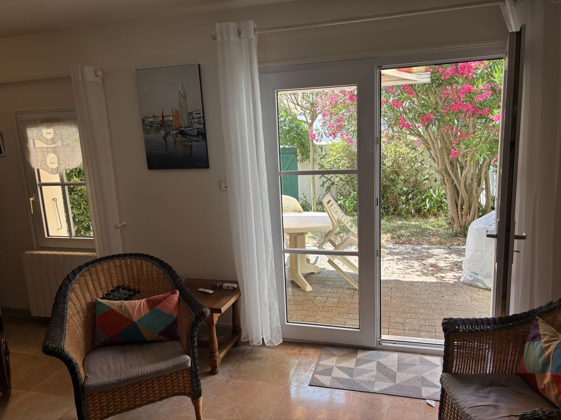 Photo 6: An accomodation located in La Flotte-en-R&eacute; on ile de R&eacute;.