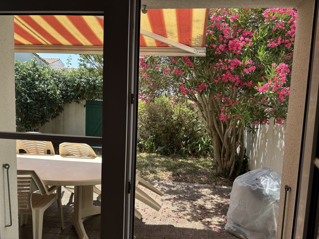 Photo 5: An accomodation located in La Flotte-en-R&eacute; on ile de R&eacute;.
