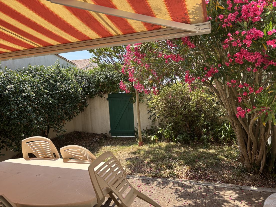 Photo 1: An accomodation located in La Flotte-en-R&eacute; on ile de R&eacute;.