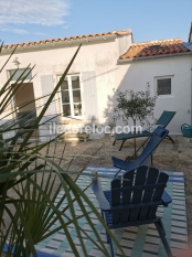 Ile de Ré:Vacation rental at la flotte t3, 70m², in the heart of the village