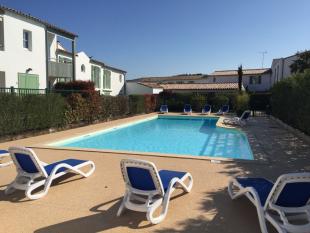 Ile de Ré:Pleasant apartment in la jolie brise residence with swimming pool and private pa