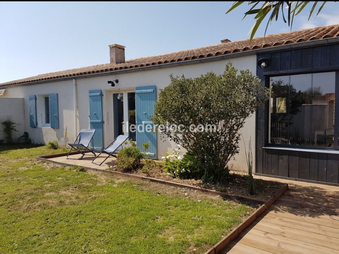 Photo 16: An accomodation located in La Couarde-sur-mer on ile de R&eacute;.