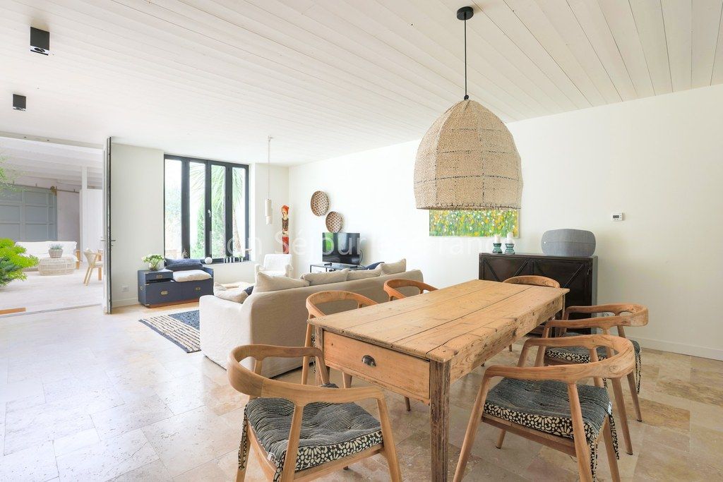 Photo 12: An accomodation located in Le Bois-Plage-en-R&eacute; on ile de R&eacute;.