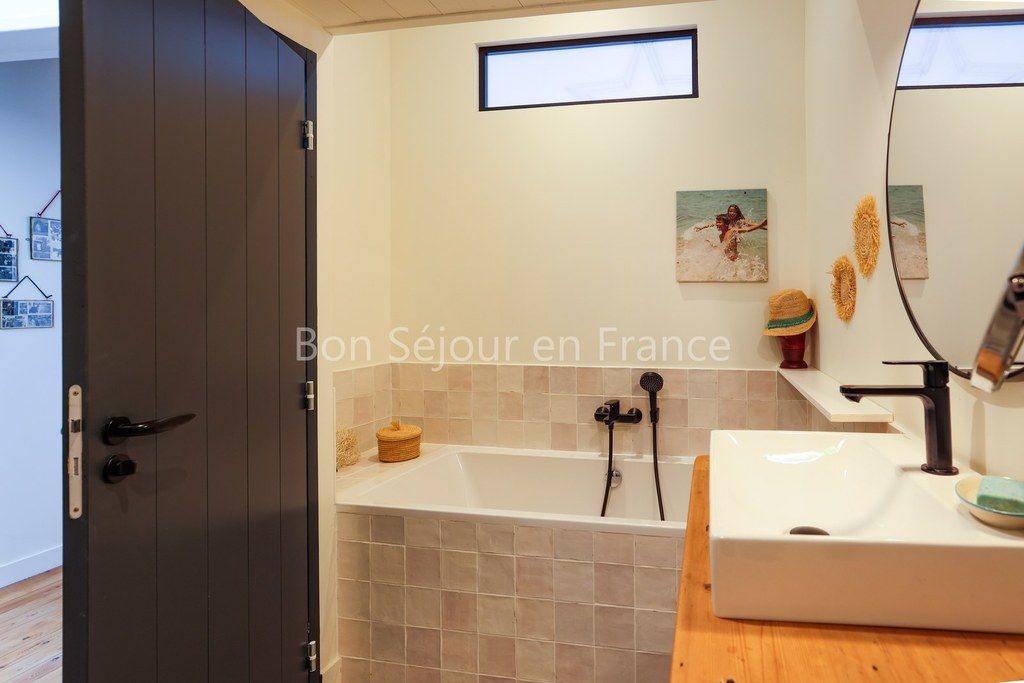 Photo 19: An accomodation located in Le Bois-Plage-en-R&eacute; on ile de R&eacute;.