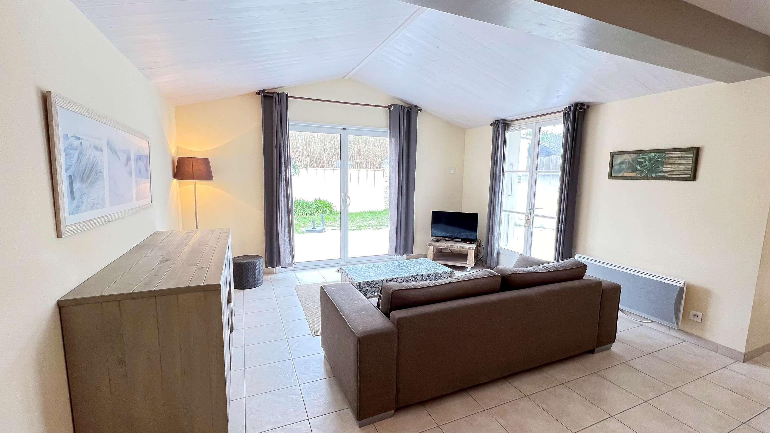 Photo 7: An accomodation located in Le Bois-Plage-en-Ré on ile de Ré.