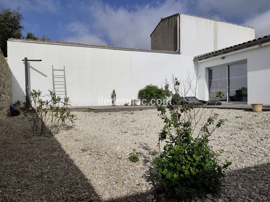 Photo 10: An accomodation located in Sainte-Marie-de-R&eacute; on ile de R&eacute;.
