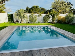 Ile de Ré:New luxury villa facing the sea with swimming pool and private parking.