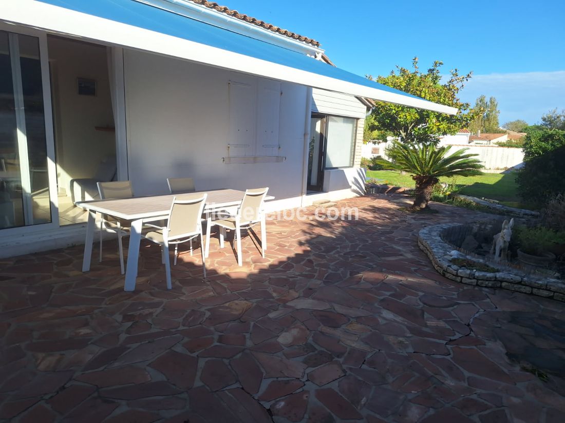 Photo 16: An accomodation located in La Couarde-sur-mer on ile de R&eacute;.