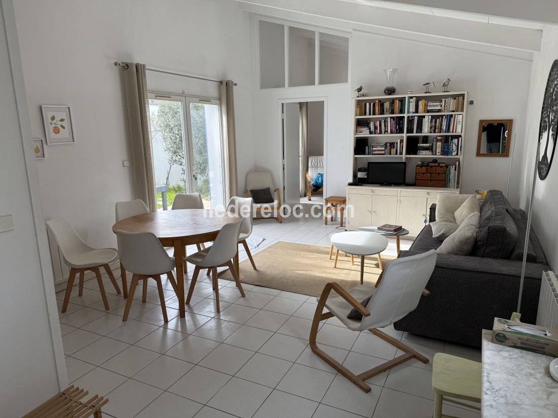 Photo 4: An accomodation located in Les Portes-en-R&eacute; on ile de R&eacute;.