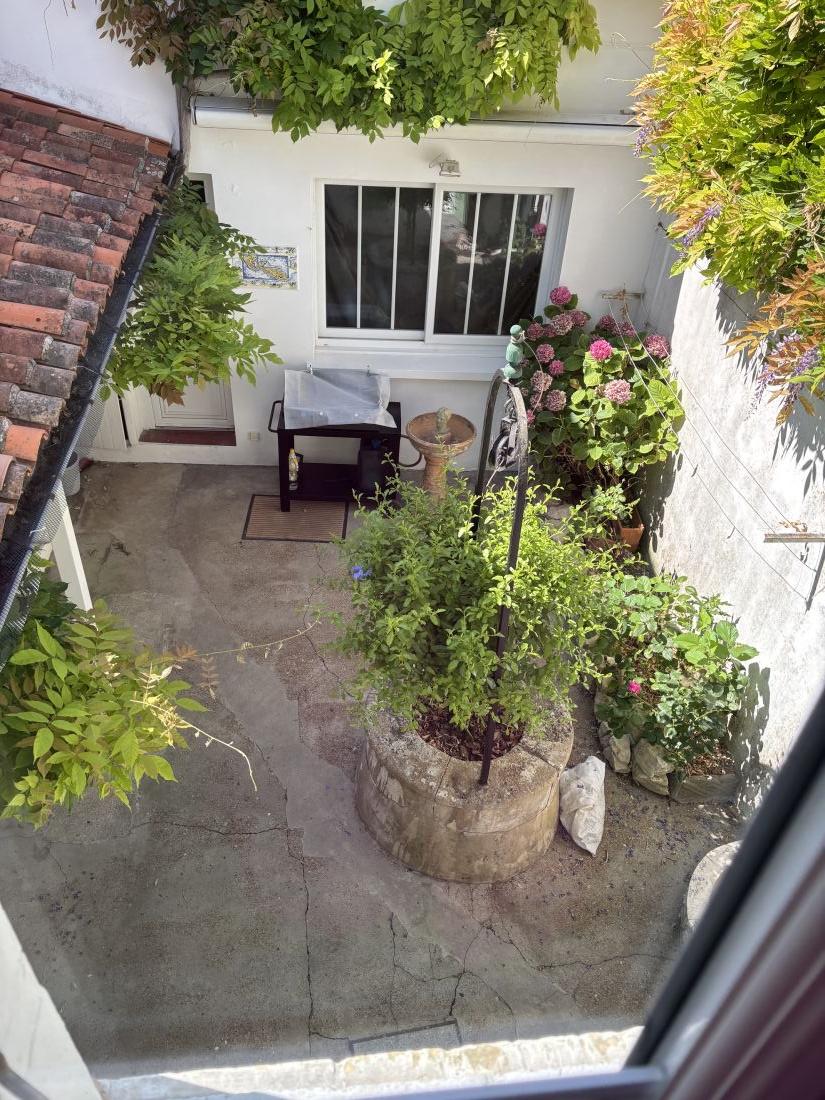 Photo 7: An accomodation located in La Flotte-en-R&eacute; on ile de R&eacute;.