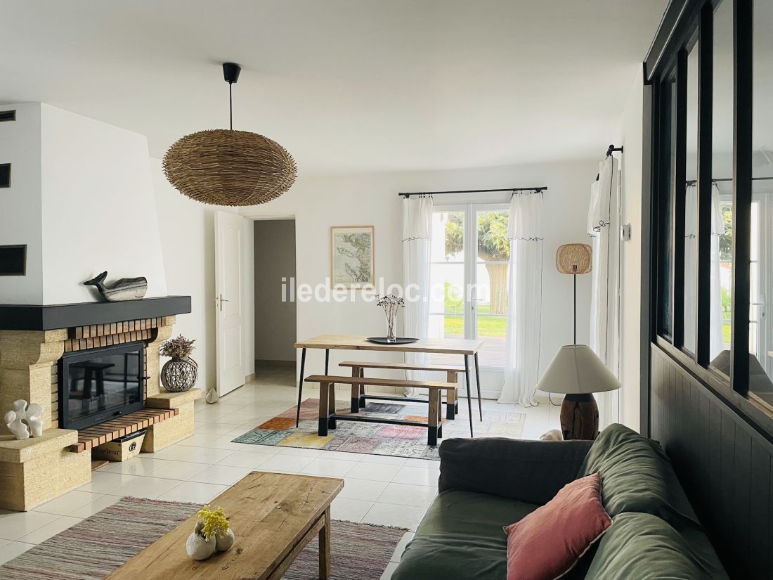 Photo 6: An accomodation located in La Couarde-sur-mer on ile de R&eacute;.