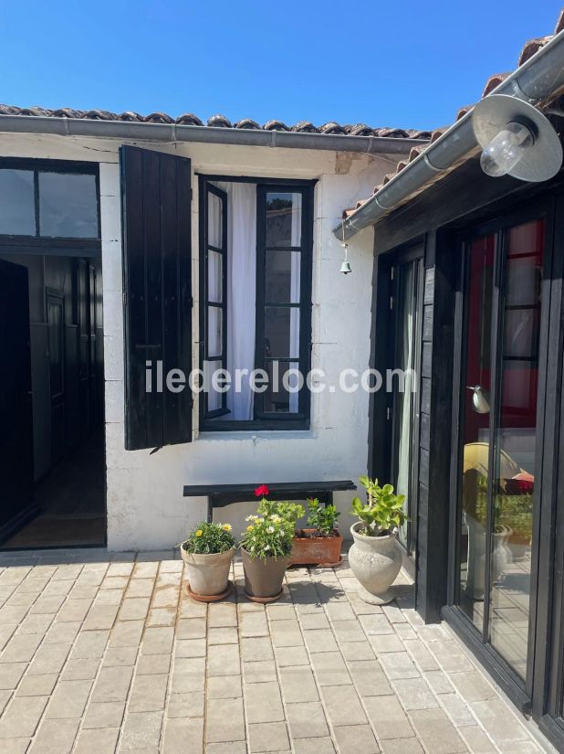 Photo 15: An accomodation located in La Couarde-sur-mer on ile de Ré.