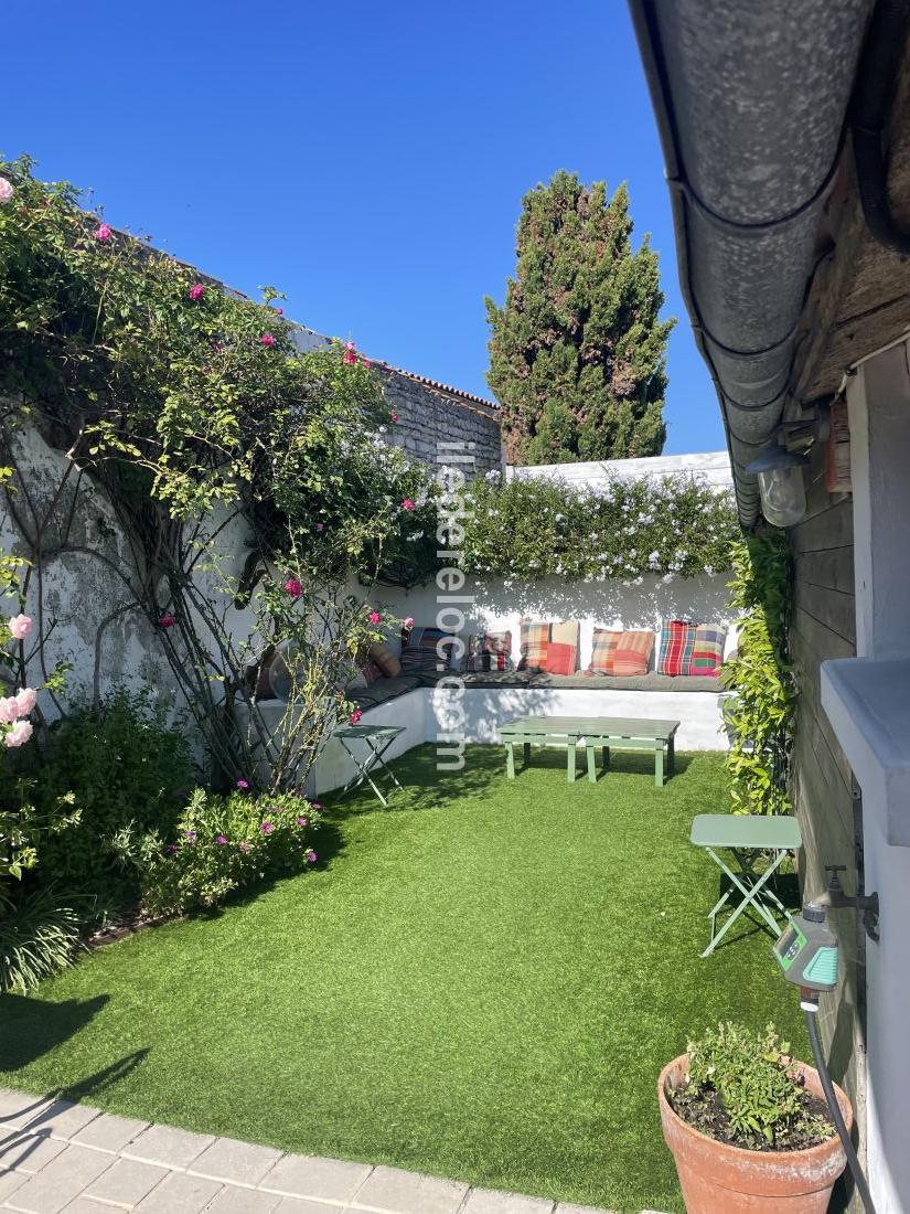 Photo 11: An accomodation located in La Couarde-sur-mer on ile de Ré.