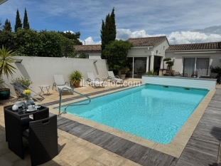 Ile de Ré:Charming town center house with pool and 10 beds