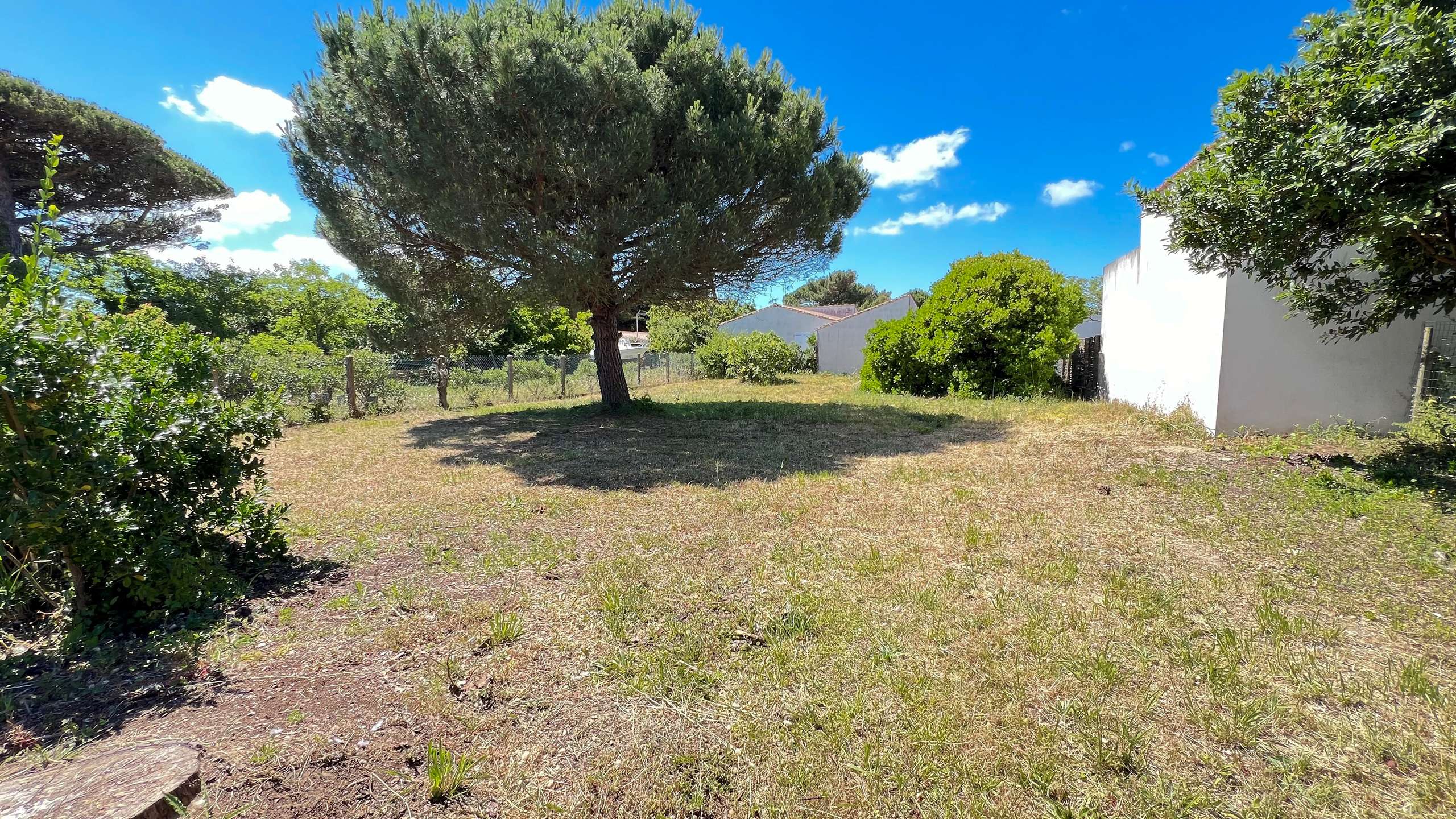 Photo 12: An accomodation located in La Couarde-sur-mer on ile de Ré.