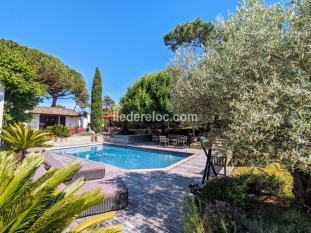 Ile de Ré:Charming villa with heated swimming pool, mature garden, close to beaches