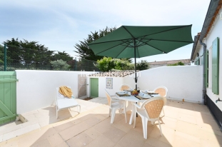 Ile de Ré:Domaine 80 - house, courtyard, swimming pool, tennis