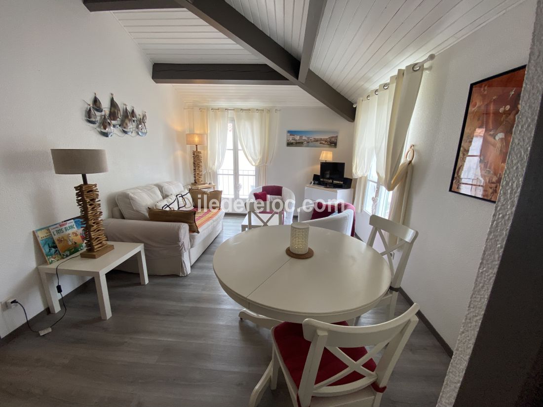 Photo 4: An accomodation located in Saint-Martin-de-R&eacute; on ile de R&eacute;.