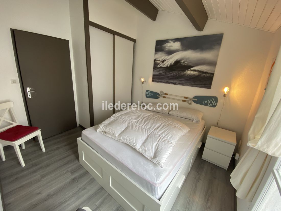 Photo 7: An accomodation located in Saint-Martin-de-R&eacute; on ile de R&eacute;.