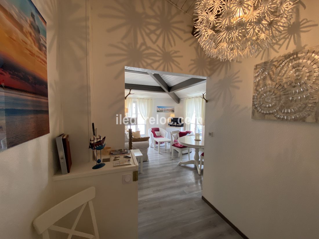 Photo 9: An accomodation located in Saint-Martin-de-R&eacute; on ile de R&eacute;.