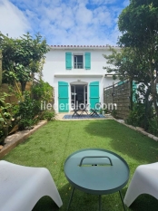 Ile de Ré:House 4 people - swimming pool, 300m from the beach, at the foot of the cycle pa