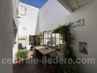 Ile de Ré:Town house with terrace in the heart of la flotte for up to 6 people