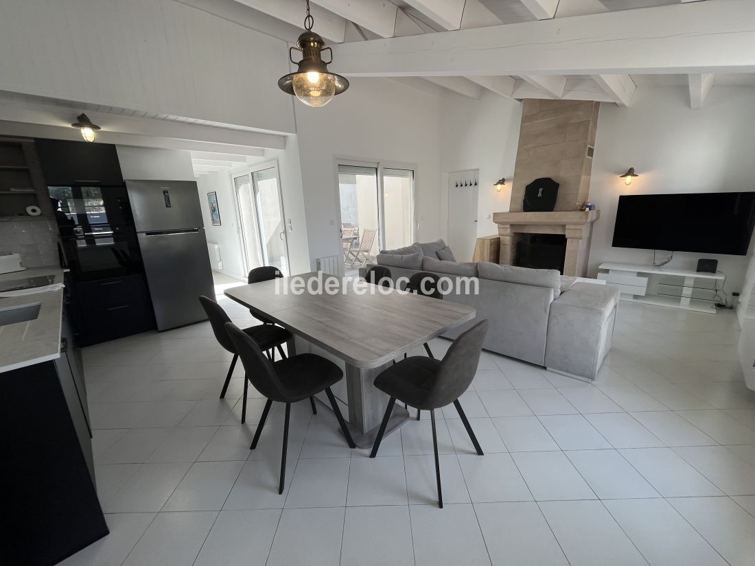Photo 6: An accomodation located in La Couarde-sur-mer on ile de R&eacute;.