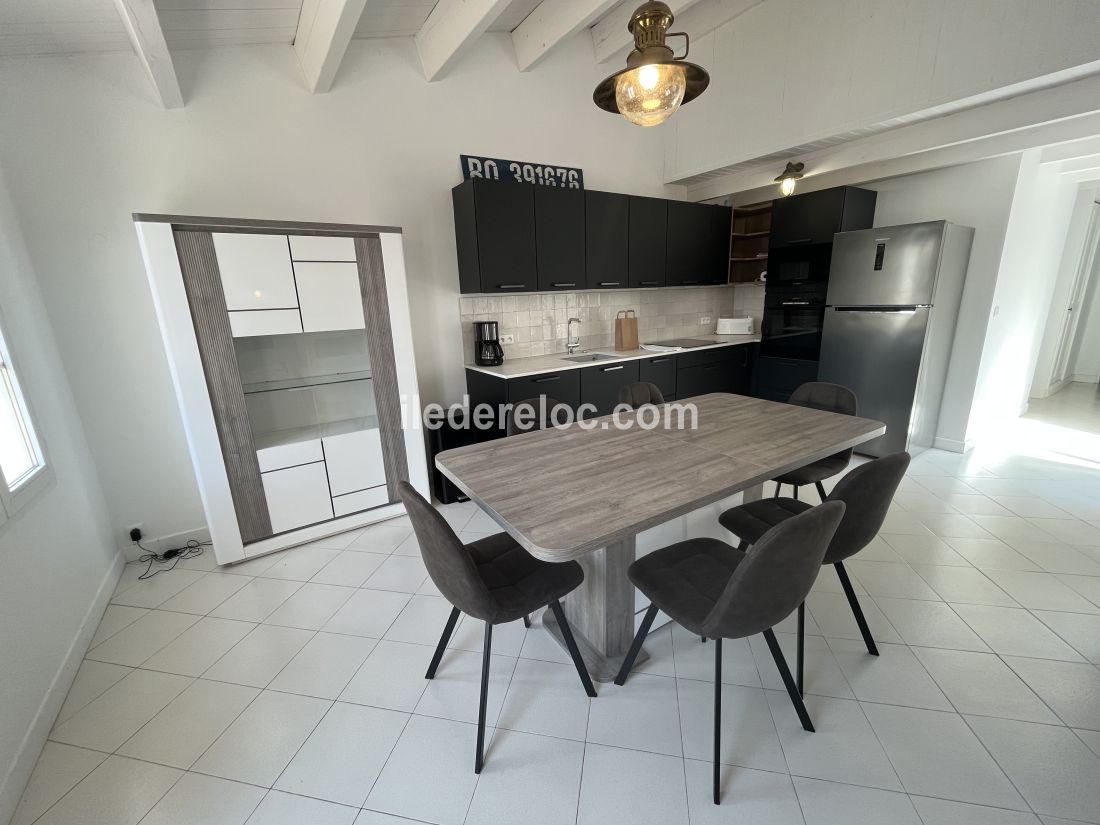 Photo 7: An accomodation located in La Couarde-sur-mer on ile de R&eacute;.