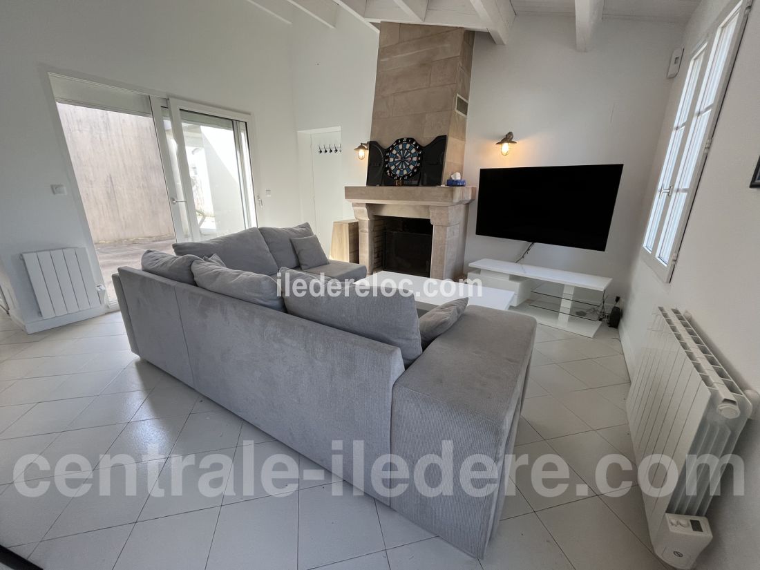 Photo 5: An accomodation located in La Couarde-sur-mer on ile de R&eacute;.