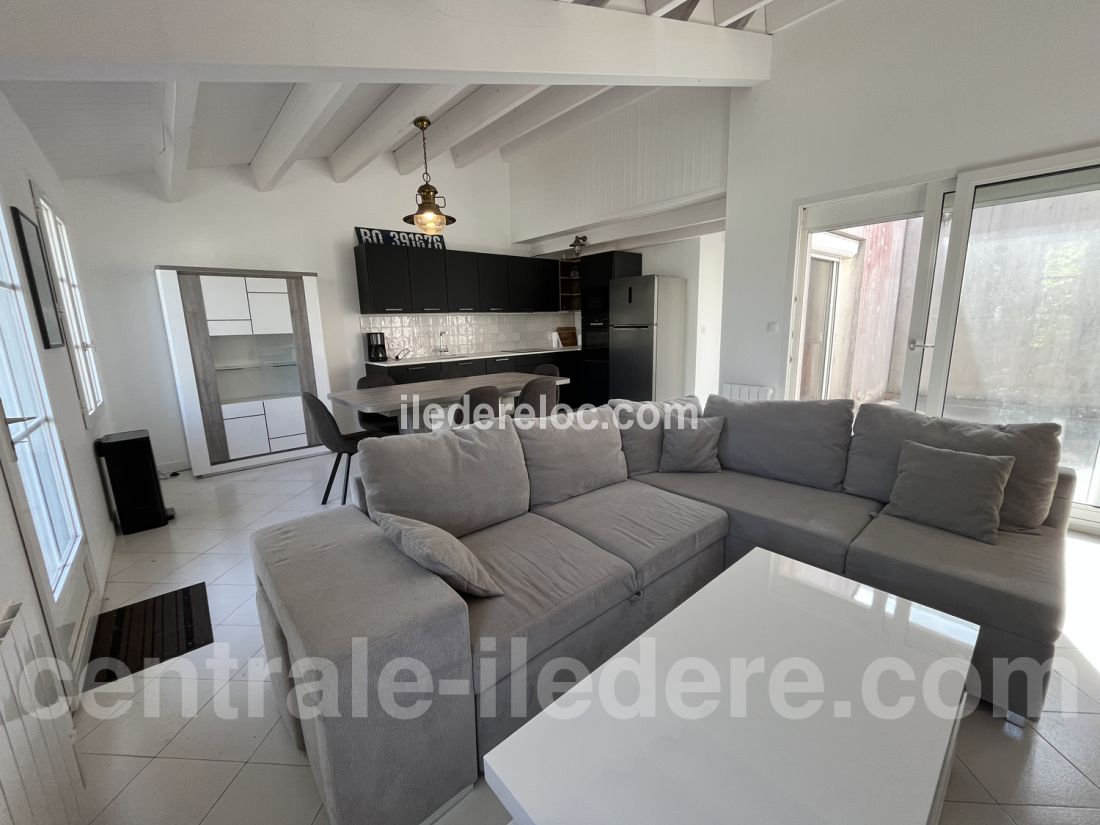 Photo 6: An accomodation located in La Couarde-sur-mer on ile de R&eacute;.