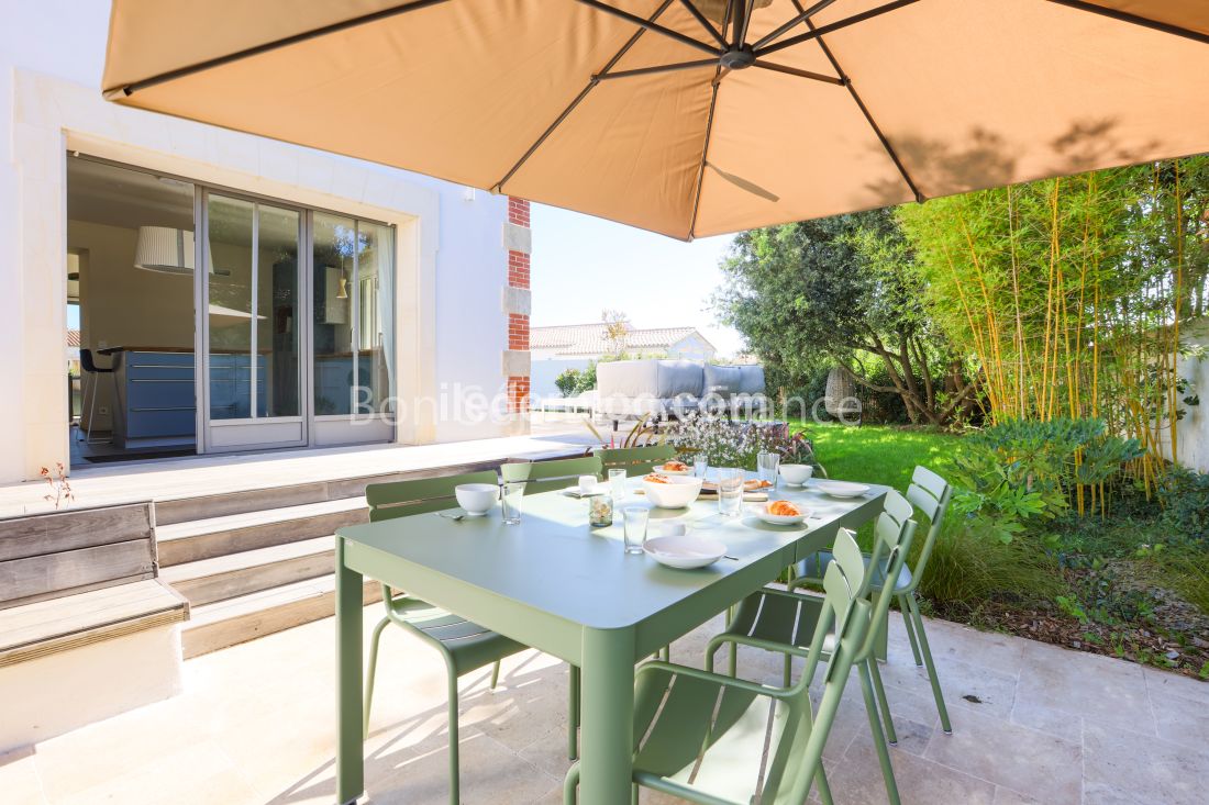 Photo 5: An accomodation located in La Couarde-sur-mer on ile de R&eacute;.