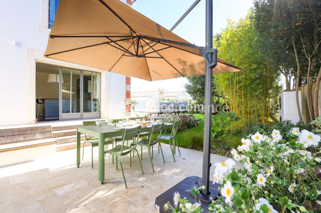 Photo 7: An accomodation located in La Couarde-sur-mer on ile de R&eacute;.