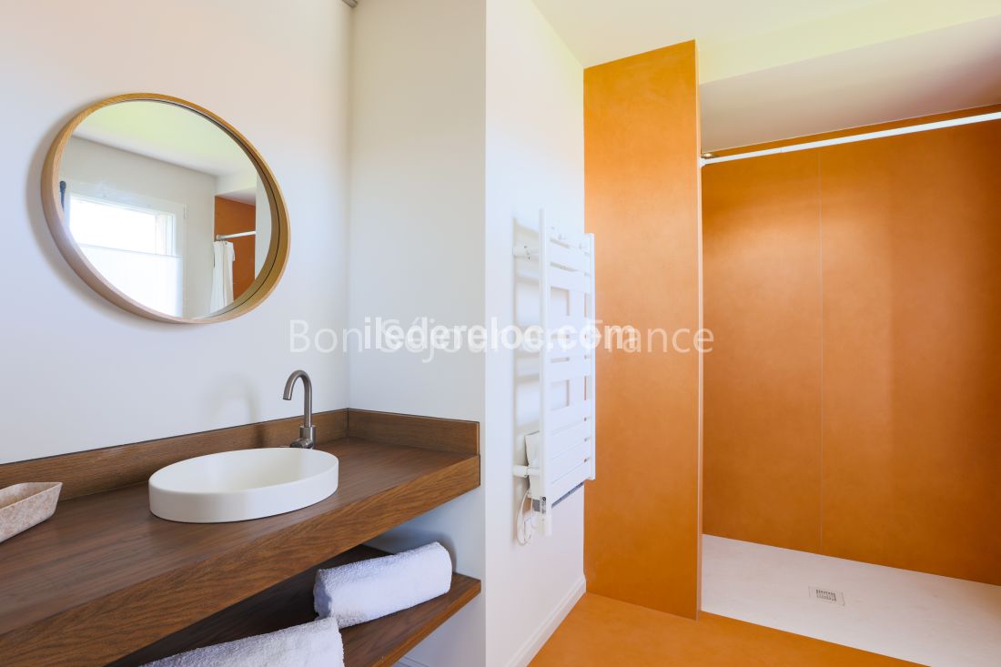 Photo 14: An accomodation located in La Couarde-sur-mer on ile de R&eacute;.