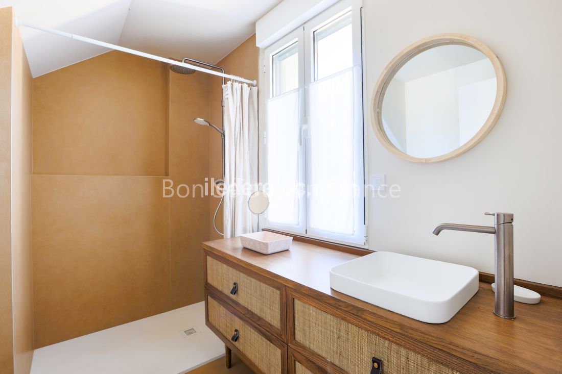 Photo 16: An accomodation located in La Couarde-sur-mer on ile de R&eacute;.