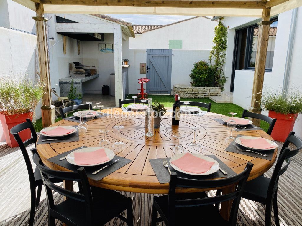 Photo 12: An accomodation located in Le Bois-Plage-en-Ré on ile de Ré.