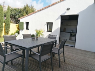 Ile de Ré:Warm house with small garden, close to the beach and shops