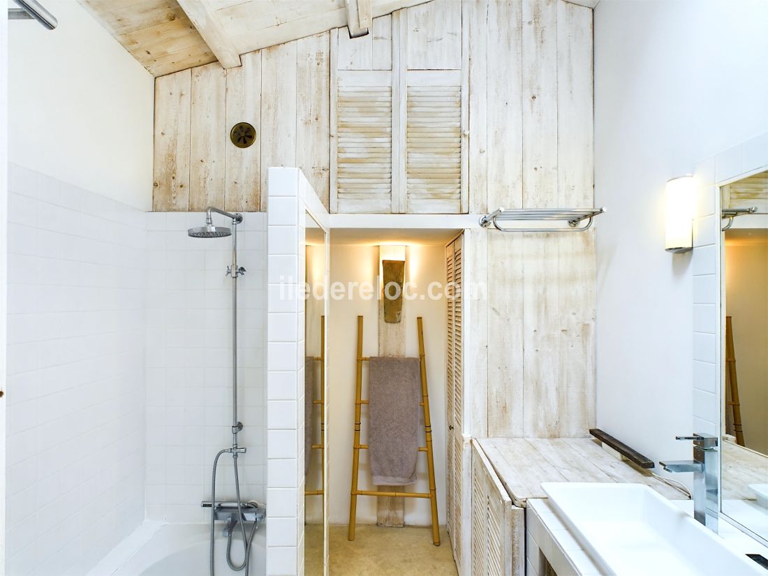 Photo 13: An accomodation located in La Flotte-en-R&eacute; on ile de R&eacute;.